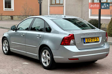 Седан Volvo S40 2011 в Стрые