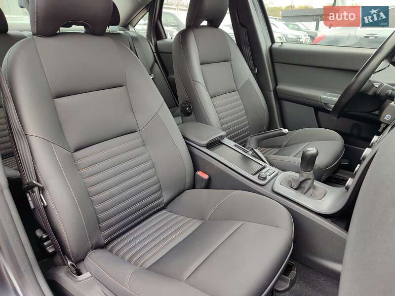 Седан Volvo S40 2011 в Киеве
