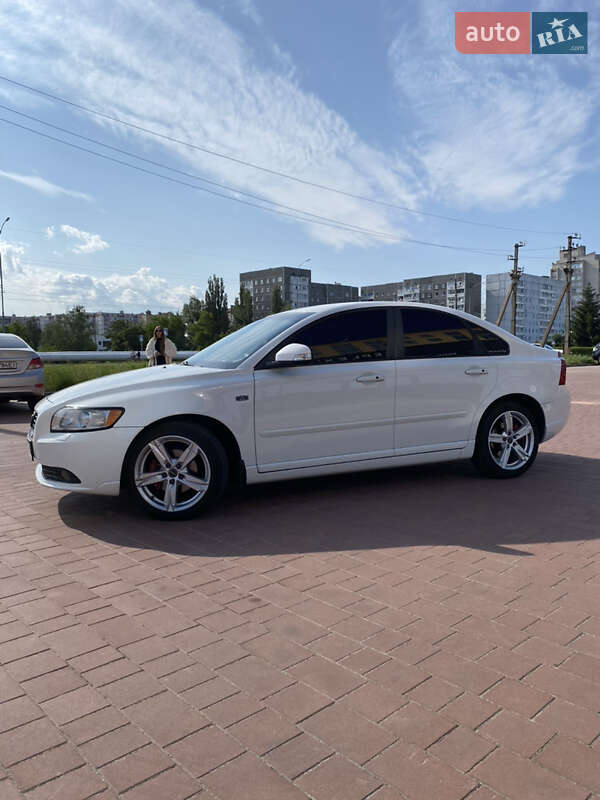 Седан Volvo S40 2009 в Нетешине