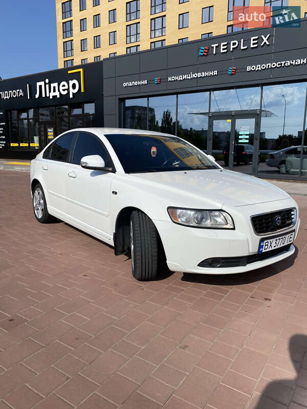 Седан Volvo S40 2009 в Нетешине