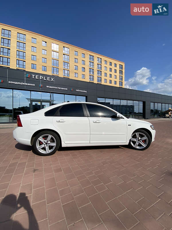 Седан Volvo S40 2009 в Нетешине