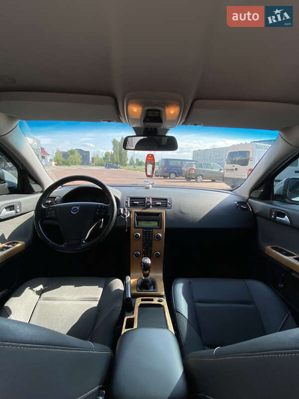 Седан Volvo S40 2009 в Нетешине