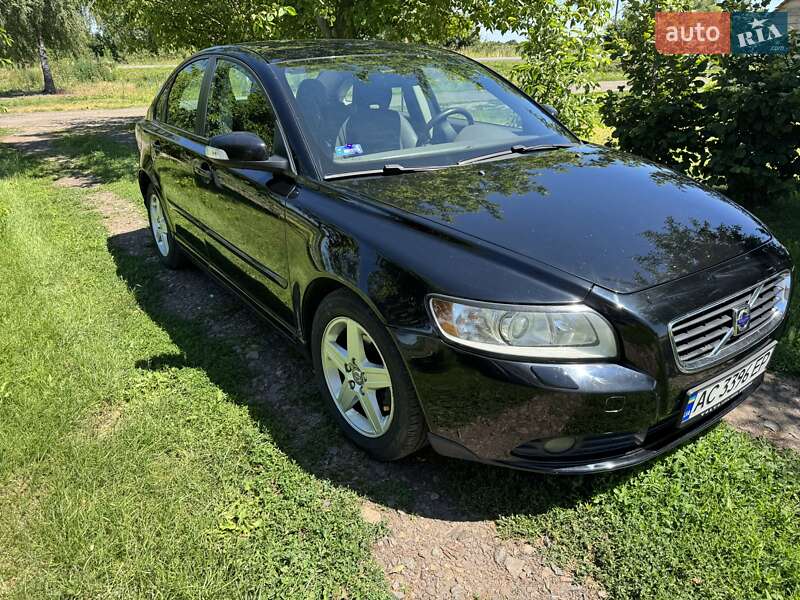 Седан Volvo S40 2008 в Киверцах