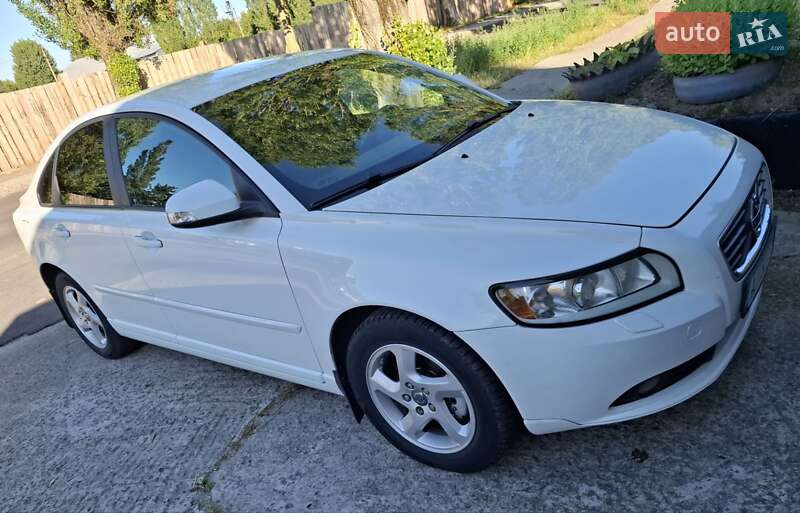 Седан Volvo S40 2012 в Вараше