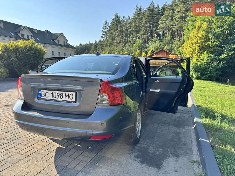 Седан Volvo S40 2010 в Судовой Вишне