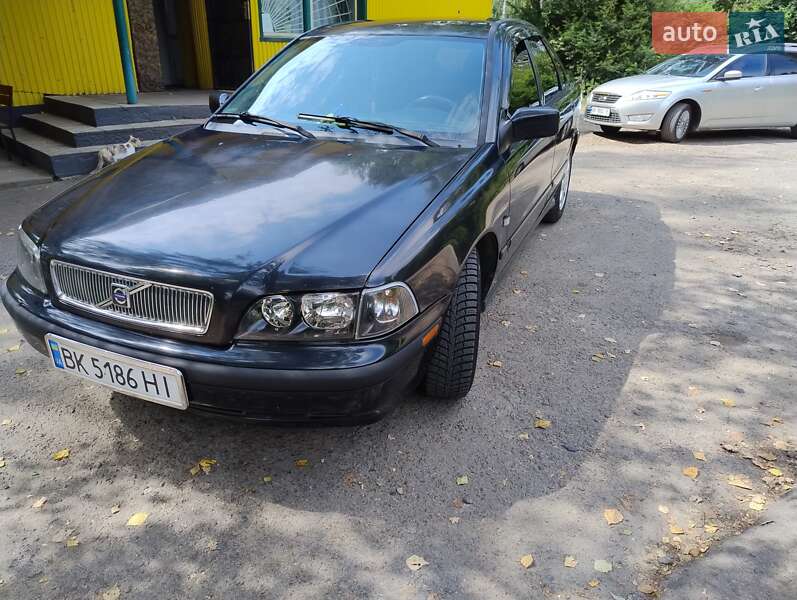 Седан Volvo S40 2000 в Вараші