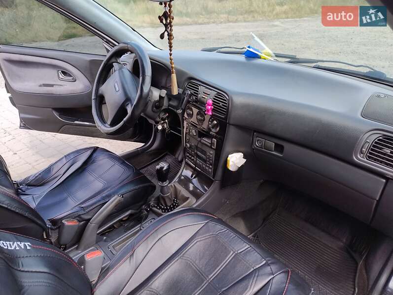 Седан Volvo S40 2000 в Вараші