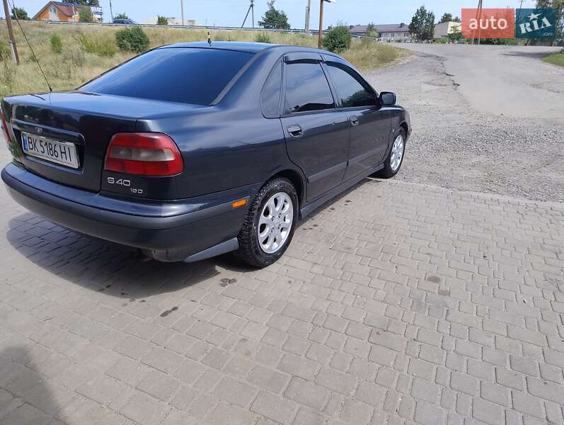 Седан Volvo S40 2000 в Вараші