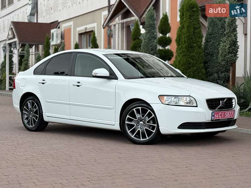 Седан Volvo S40 2010 в Стрые