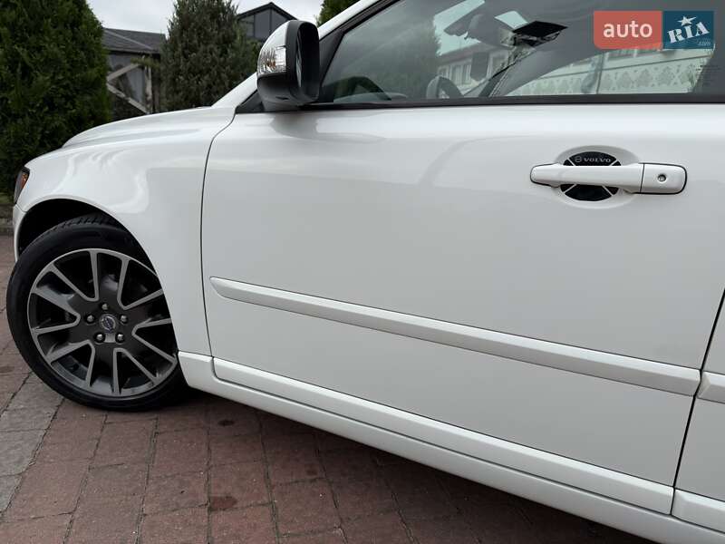 Седан Volvo S40 2010 в Стрые