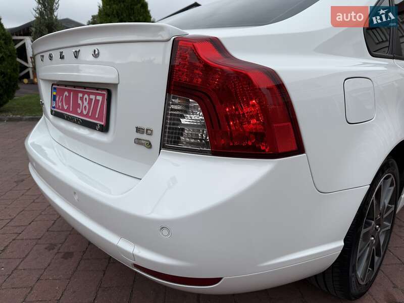 Седан Volvo S40 2010 в Стрые