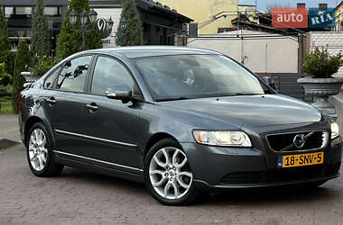Седан Volvo S40 2011 в  фото 23 Седан Volvo S40 2011 в
