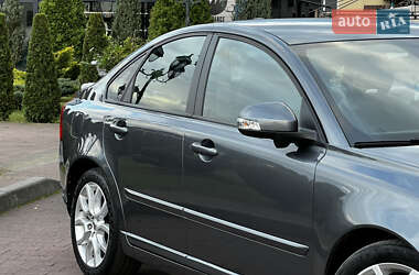 Седан Volvo S40 2011 в  фото 32 Седан Volvo S40 2011 в