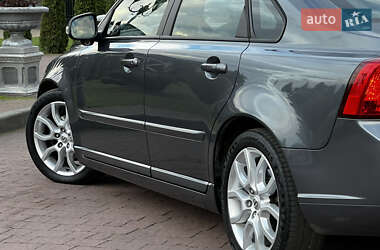 Седан Volvo S40 2011 в  фото 43 Седан Volvo S40 2011 в
