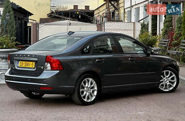 Седан Volvo S40 2011 в  фото 48 Седан Volvo S40 2011 в