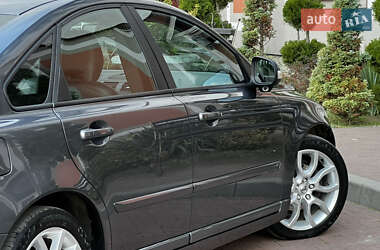 Седан Volvo S40 2011 в  фото 58 Седан Volvo S40 2011 в