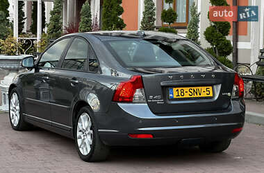 Седан Volvo S40 2011 в  фото 69 Седан Volvo S40 2011 в