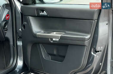 Седан Volvo S40 2011 в  фото 103 Седан Volvo S40 2011 в