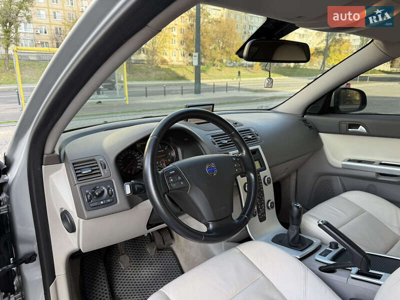 Седан Volvo S40 2012 в Днепре