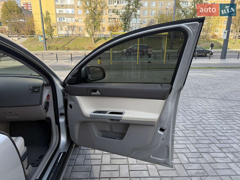 Седан Volvo S40 2012 в Днепре