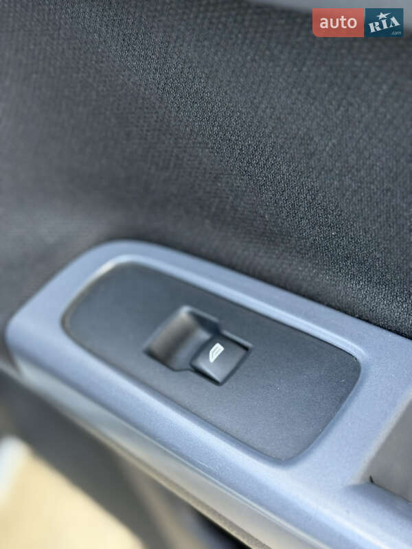 Седан Volvo S40 2012 в Днепре