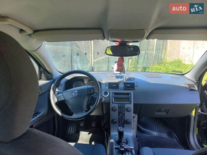 Седан Volvo S40 2005 в Заставной фото 5 Седан Volvo S40 2005 в Заставной