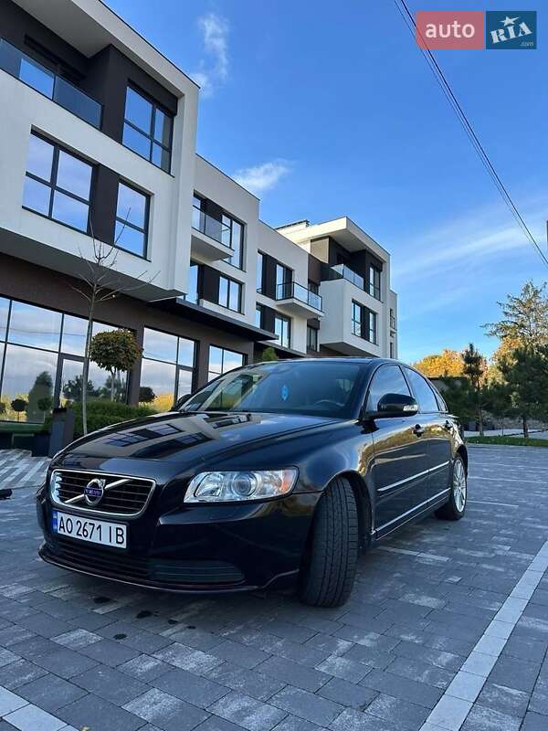 Седан Volvo S40 2011 в Ужгороде