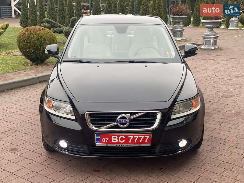 Седан Volvo S40 2011 в Стрию