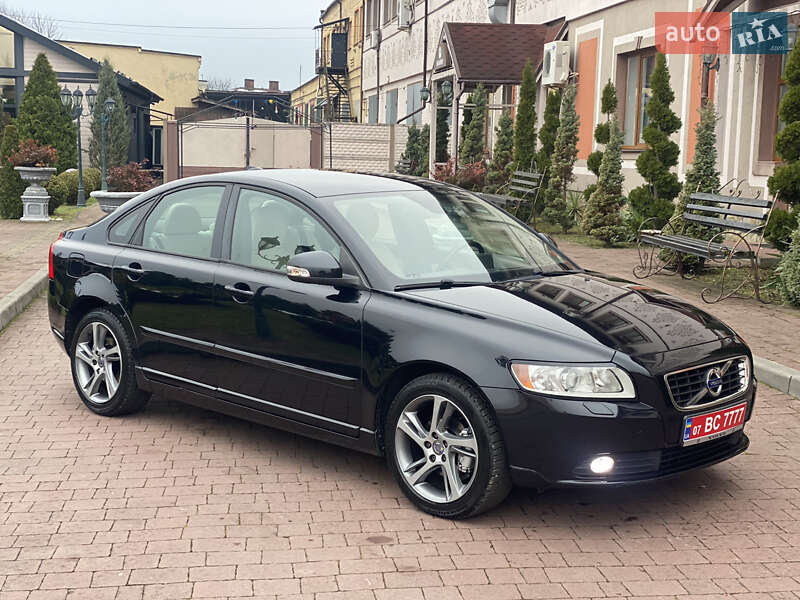 Седан Volvo S40 2011 в Стрию