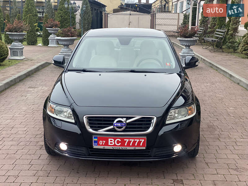Седан Volvo S40 2011 в Стрию