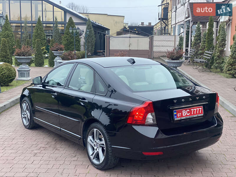Седан Volvo S40 2011 в Стрию