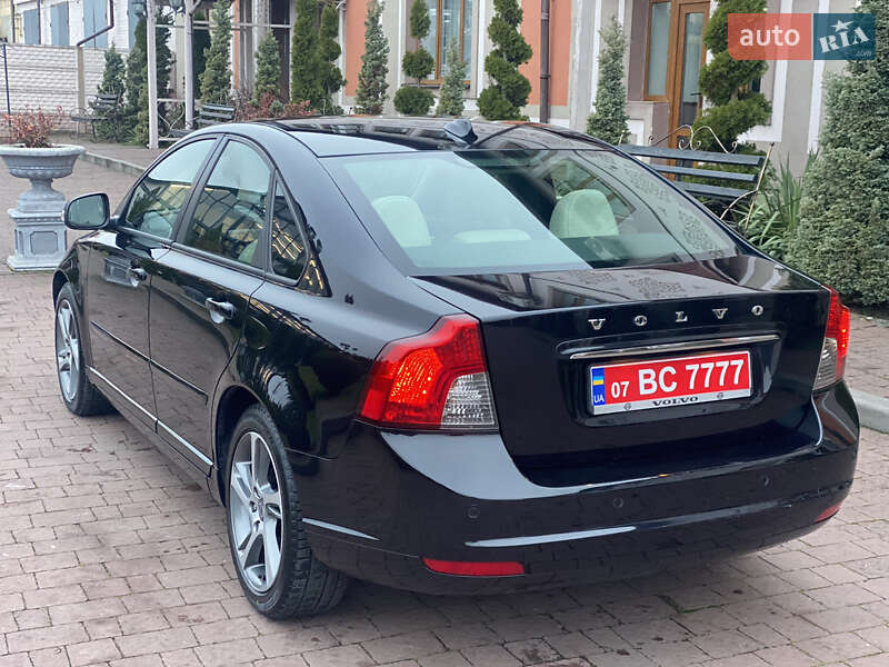 Седан Volvo S40 2011 в Стрию