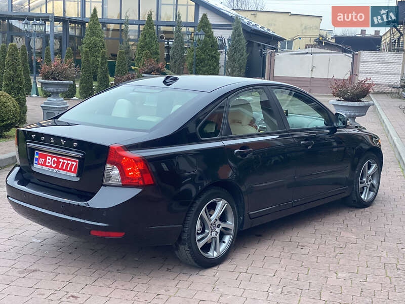Седан Volvo S40 2011 в Стрию