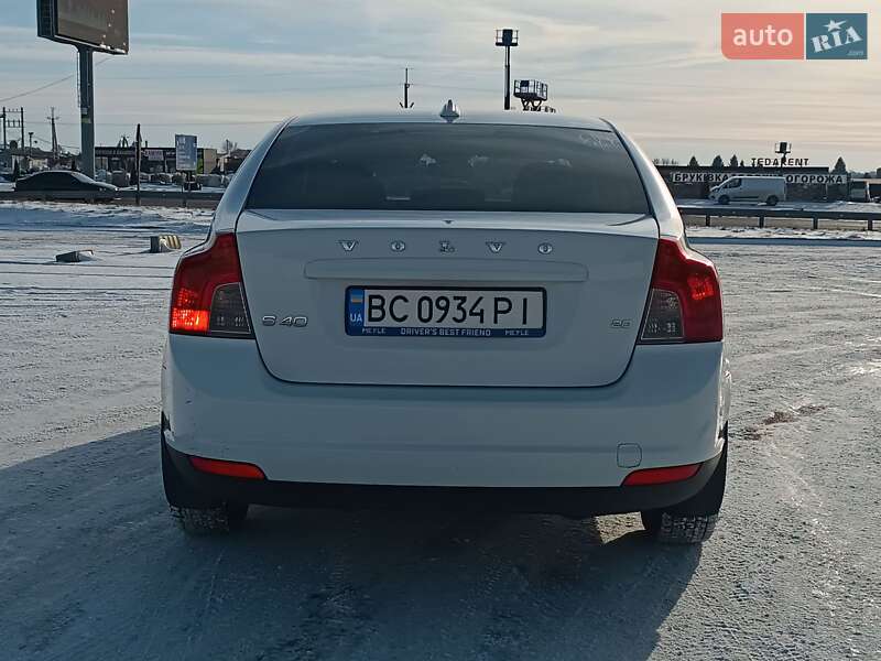 Седан Volvo S40 2010 в Львове