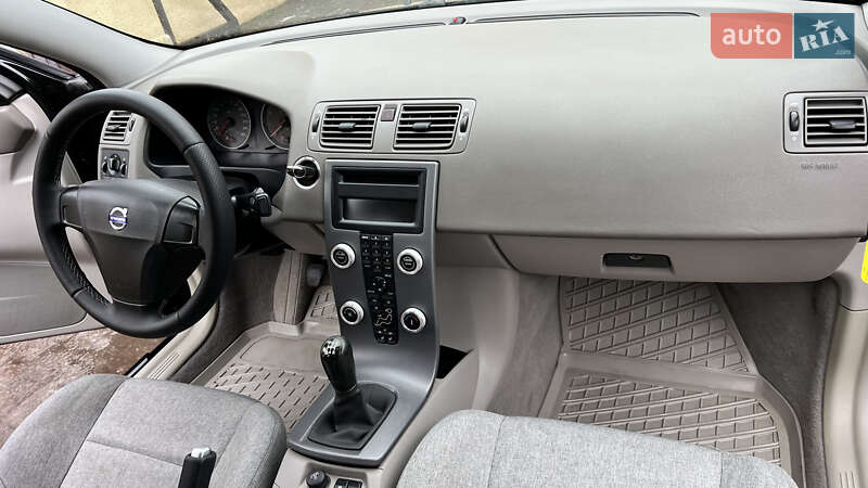 Седан Volvo S40 2004 в Кривом Роге