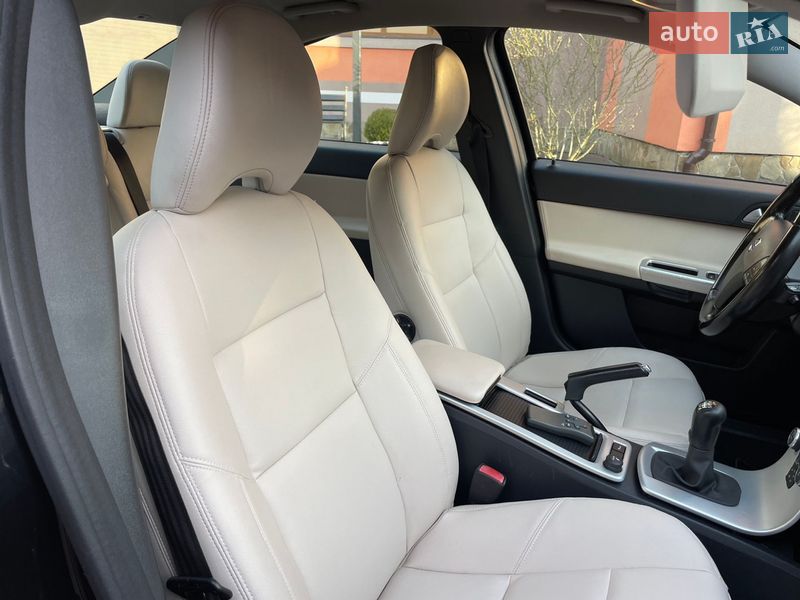 Седан Volvo S40 2011 в Стрию