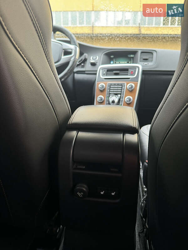 Седан Volvo S60 Cross Country 2016 в Киеве фото 19 Седан Volvo S60 Cross Country 2016 в Киеве