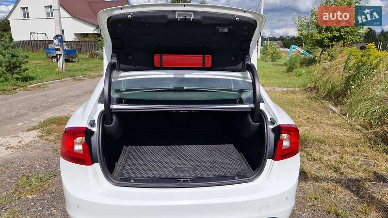 Седан Volvo S60 Cross Country 2017 в Києві фото 5 Седан Volvo S60 Cross Country 2017 в Києві