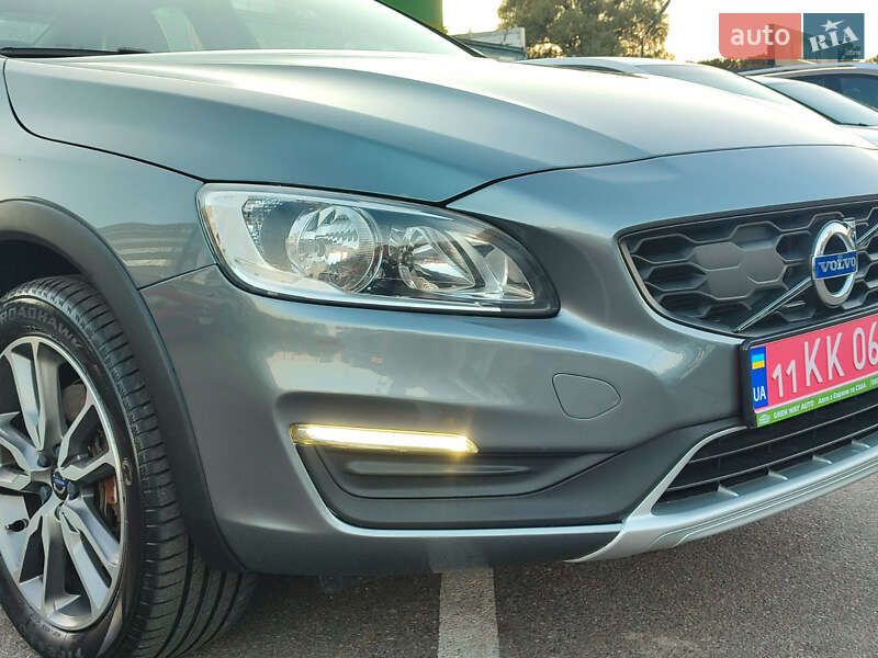 Седан Volvo S60 Cross Country 2018 в Киеве