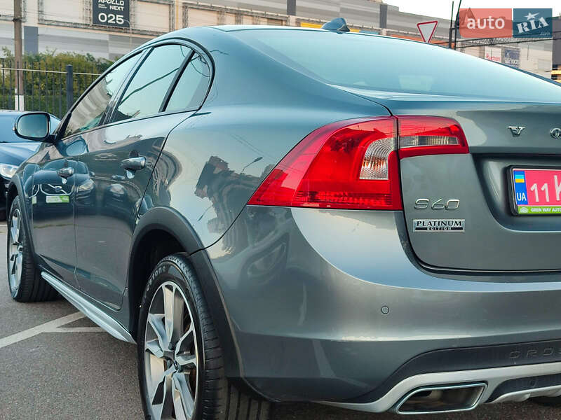 Седан Volvo S60 Cross Country 2018 в Киеве