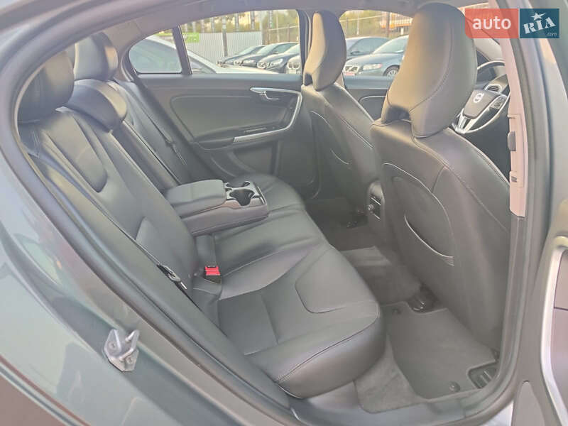 Седан Volvo S60 Cross Country 2018 в Киеве