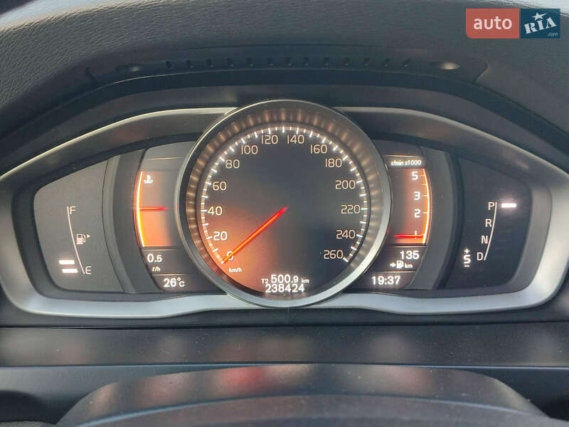 Седан Volvo S60 Cross Country 2018 в Киеве