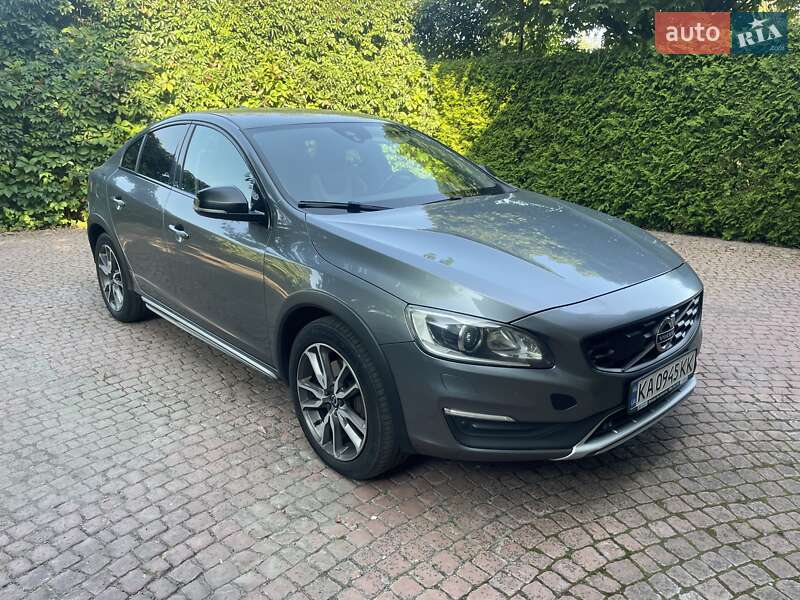 Седан Volvo S60 Cross Country 2016 в Киеве