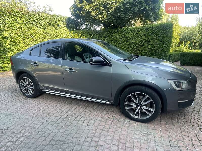 Седан Volvo S60 Cross Country 2016 в Киеве