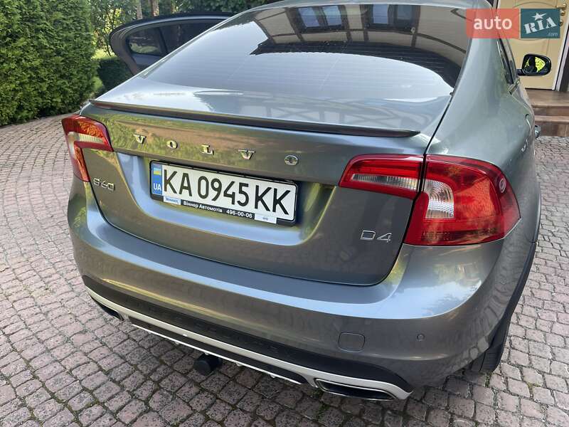 Седан Volvo S60 Cross Country 2016 в Киеве