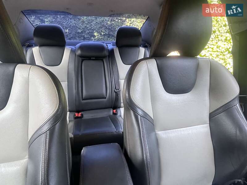 Седан Volvo S60 Cross Country 2016 в Киеве