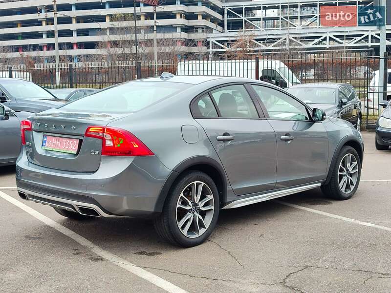 Седан Volvo S60 Cross Country 2017 в Києві
