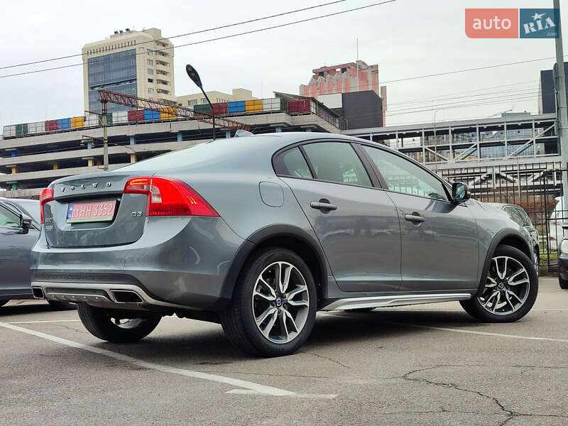 Седан Volvo S60 Cross Country 2017 в Києві