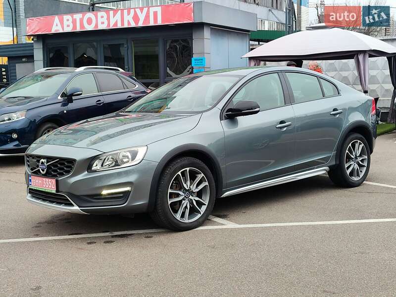 Седан Volvo S60 Cross Country 2017 в Києві