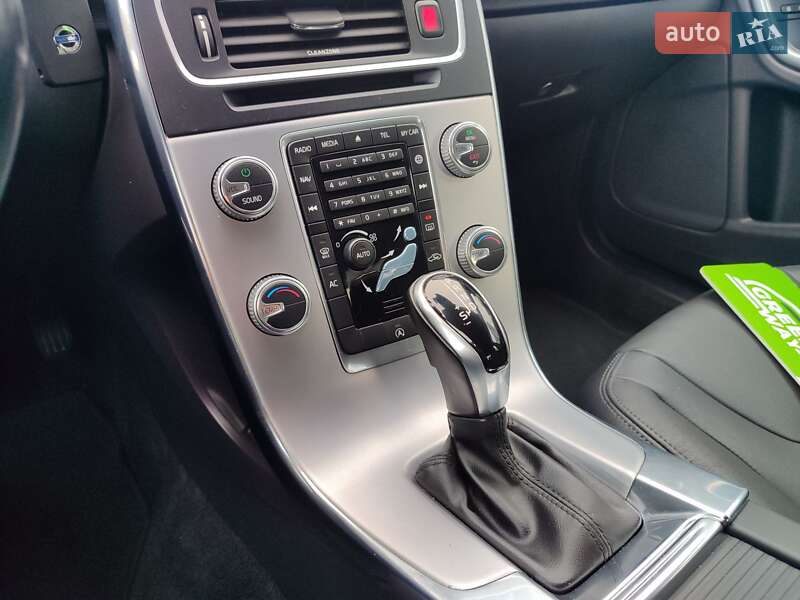 Седан Volvo S60 Cross Country 2017 в Києві